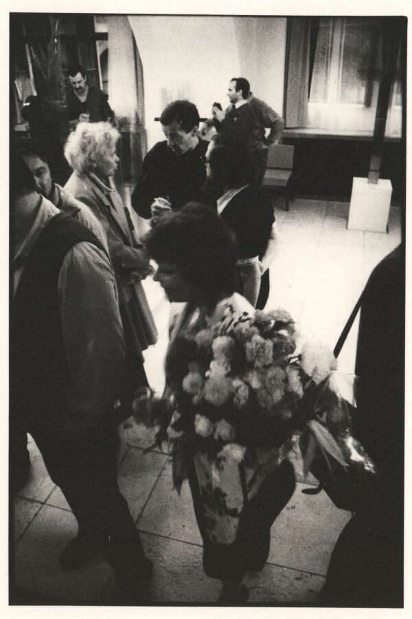 Ve skupině uprostřed Jiřina Medková, Petr Nedoma, Jiří Valoch